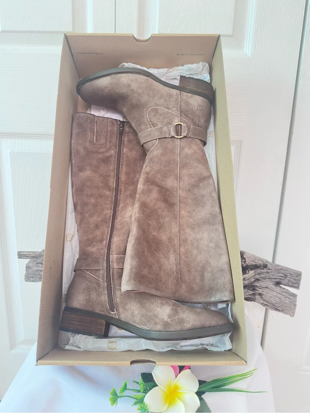 BORN ~ Brown Leather Round Toe Wide Calf Knee-High Boots w/Inner Zipper size 7.5